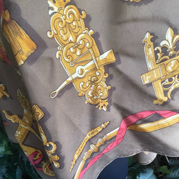 Authentic Hermès Ferronnerie Silk Dcarf. - Picture 3 of 16
